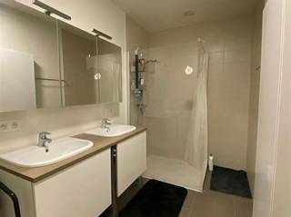 Gelegen nabij het centrum van Aalst, met winkels, openbaar vervoer en andere voorzieningen op wandelafstand, bevindt zich dit praktisch...