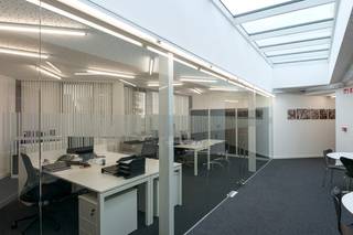 Ruim kantoor op het gelijkvloers van een perfect uitgerust bedrijvencentrum met uitstraling voor uw zaak! Het kantoor heeft een oppervlakte van 22...