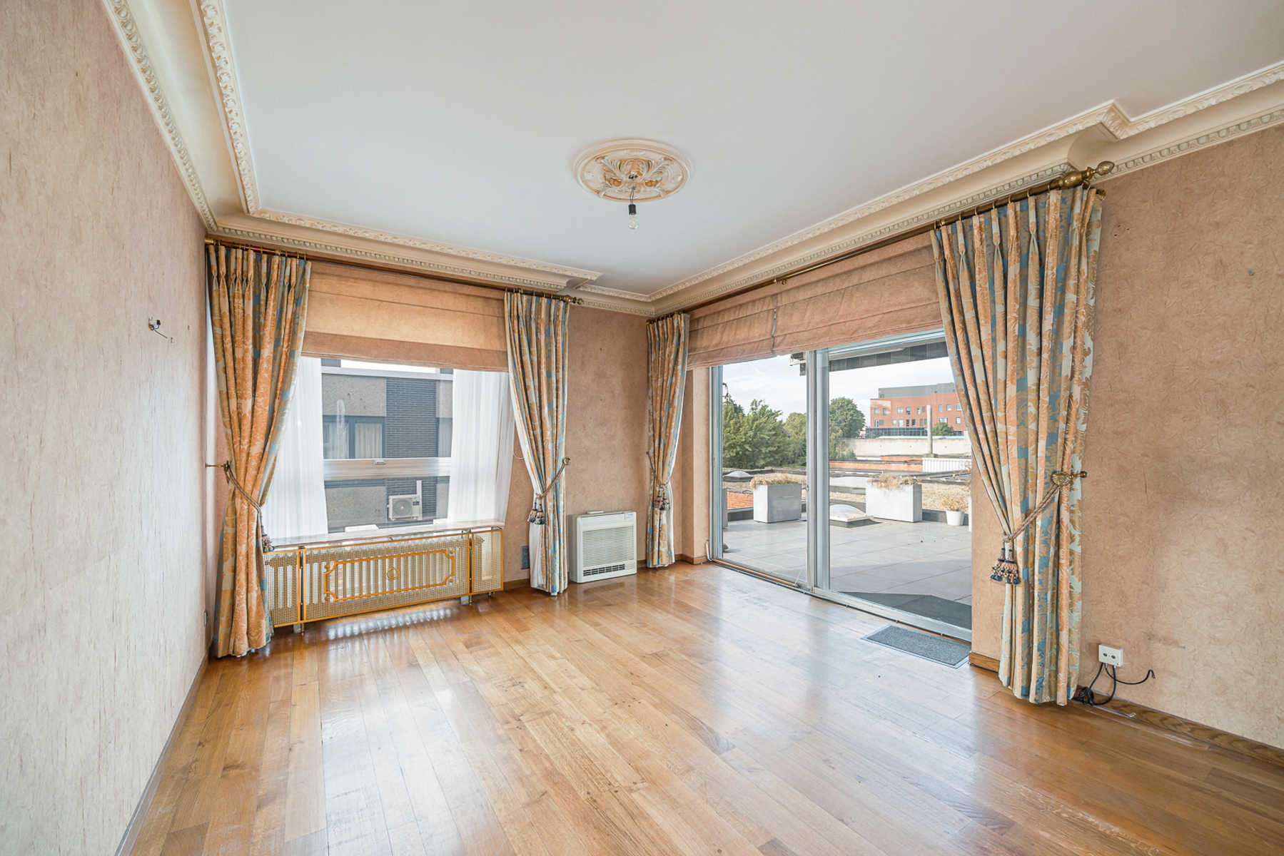 Ruim hoekappartement met groot terras in centrum Beveren - foto 4