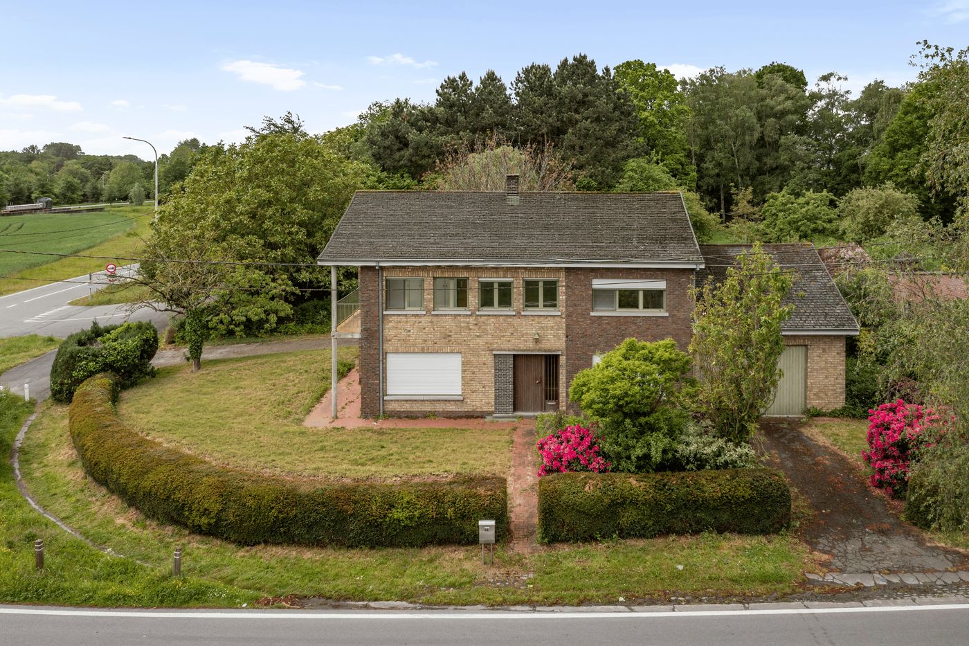 RUIME WONING MET 4 SLAAPKAMERS OP EEN PERCEEL VAN 1.188 M² NABIJ GROENHOVEBOS - foto 1