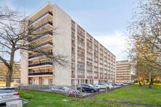 Op zoek naar een lichtrijk en ruim appartement op een levendige, centrale ligging? Ontdek dit aangename appartement op de 4e verdieping van...