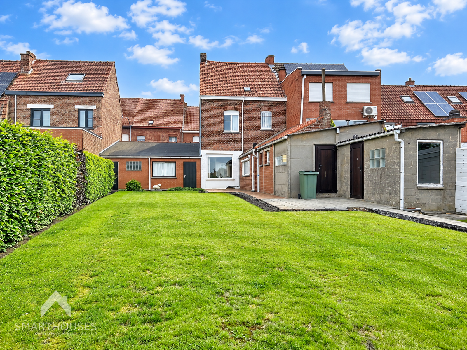 Woning op 939m² met dubbele garage en uitweg via de tuin - foto 2