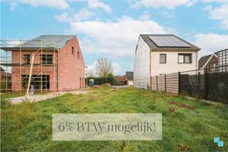 Deze bouwgrond maakt deel uit van een kleinschalige verkaveling van 4 loten, waarvan reeds 2 verkocht. Het perceel van 475 m² is rustig gelegen in...