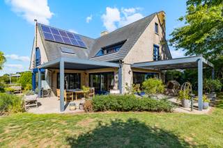 ng>LiggingWelkom in deze ruime en elegante villa, gelegen in de rustige en groene omgeving van Speltreep 22 te Assenede. Deze eigendom biedt het...