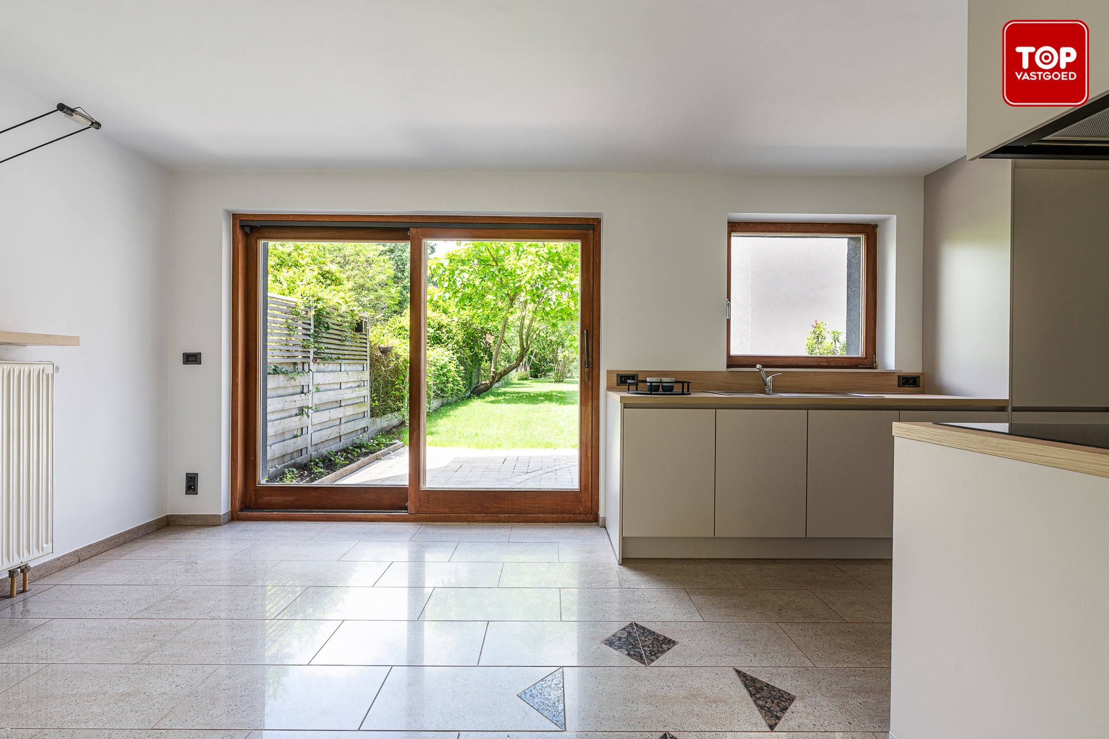Gerenoveerde gezinswoning met garage en ruime tuin - foto 3