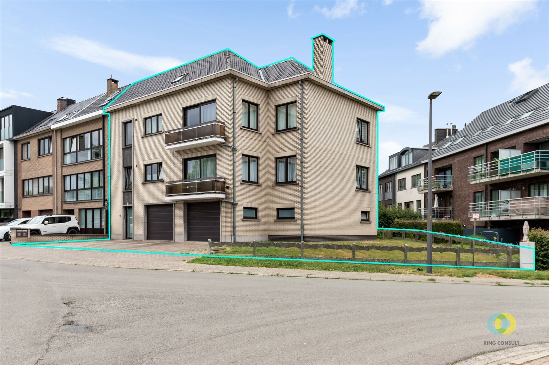 Opbrengsteigendom met 2 verhuurde app. + 2 garages - foto 1