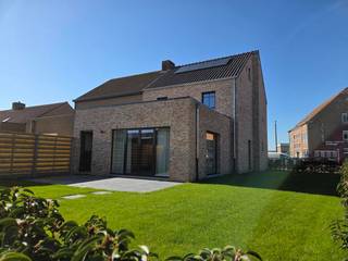 Uitzonderlijke nieuwbouwwoning met 3 slaapkamers, garage en bijgebouw.Bij het betreden van deze uitzonderlijke nieuwbouwwoning wordt u verwelkomd in...