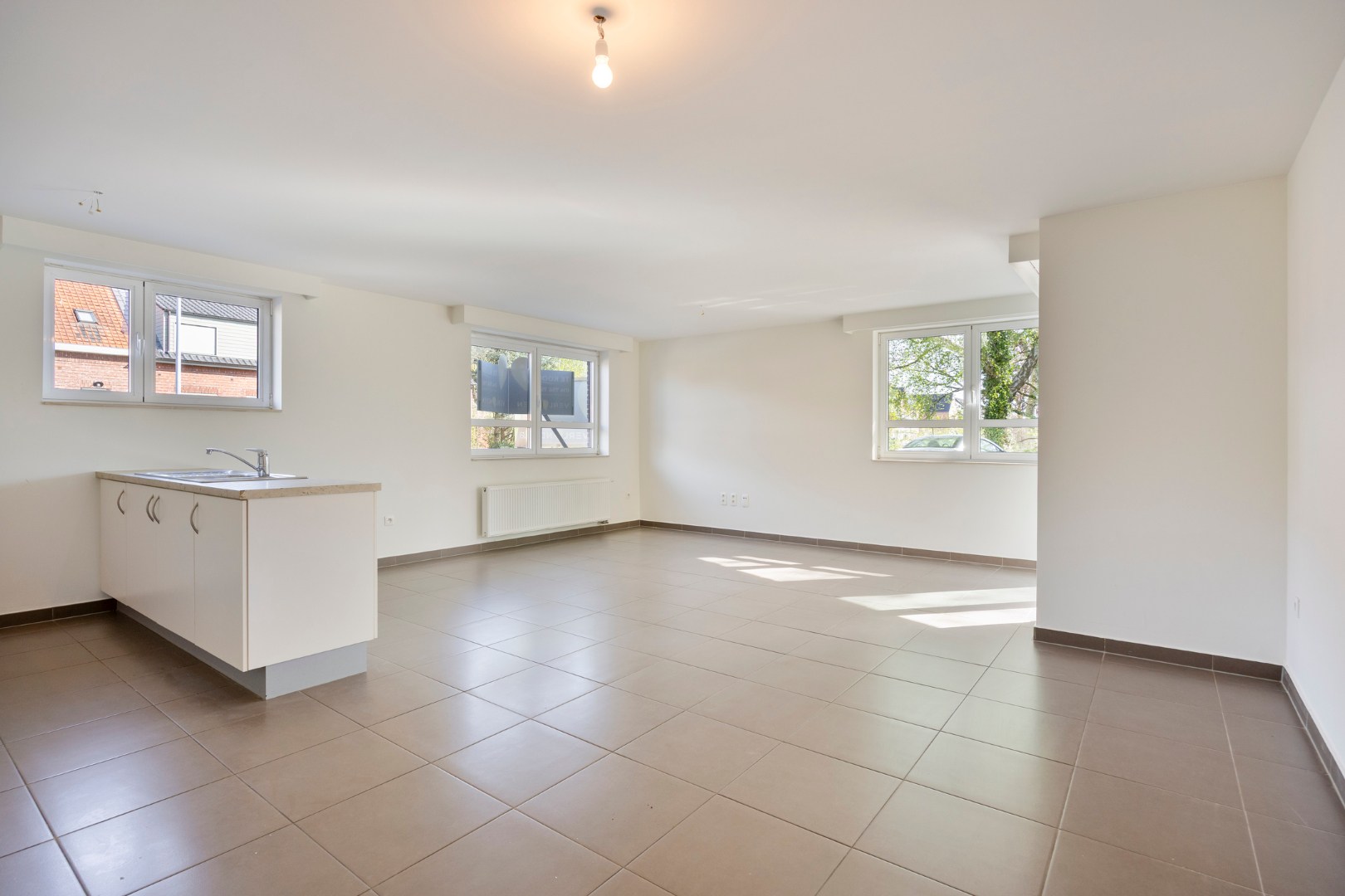 Ruim gelijkvloers 2 slaapkamer appartement met garage op centrale ligging te Dessel - foto 4