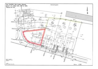 In het pittoreske Widooie ligt een prachtig perceel van 630m² voor een open bebouwing en een tuin die is georiënteerd op het noordwesten. Deze grond biedt de perfecte mogelijkheid om je droomhuis te bouwen in een rustige en groene omgeving. De ligging van deze grond is ideaal voor wie op zoek is naar rust en natuur, maar toch ook de nabijheid van voorzieningen en stedelijke faciliteiten wil hebben. Dit is een unieke kans om een stukje paradijs te creëren in een van de mooiste delen van Limburg.