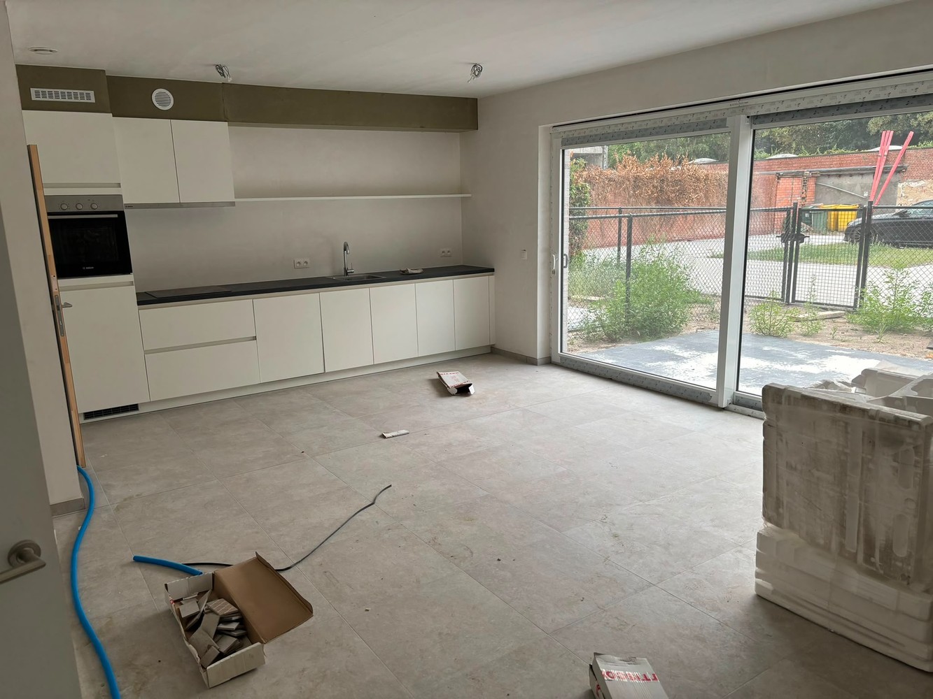 Leuk gelijkvloers appartement met 1 slaapkamer en tuintje ! - foto 4