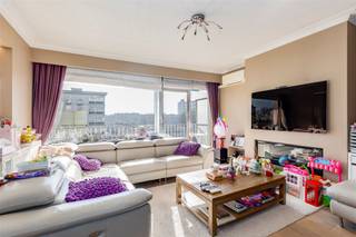 Dit appartement is gelegen op de 4de verdieping van een gebouw aan de Luitenant Lippenslaan in Antwerpen Borgerhout. Tal van winkels, het openbaar...