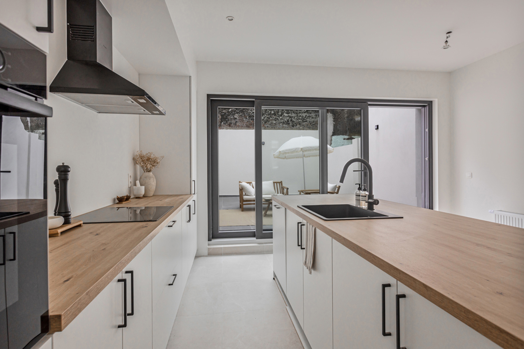 Magnifiek, volledig gerenoveerd huis met charmante stadstuin - foto 5