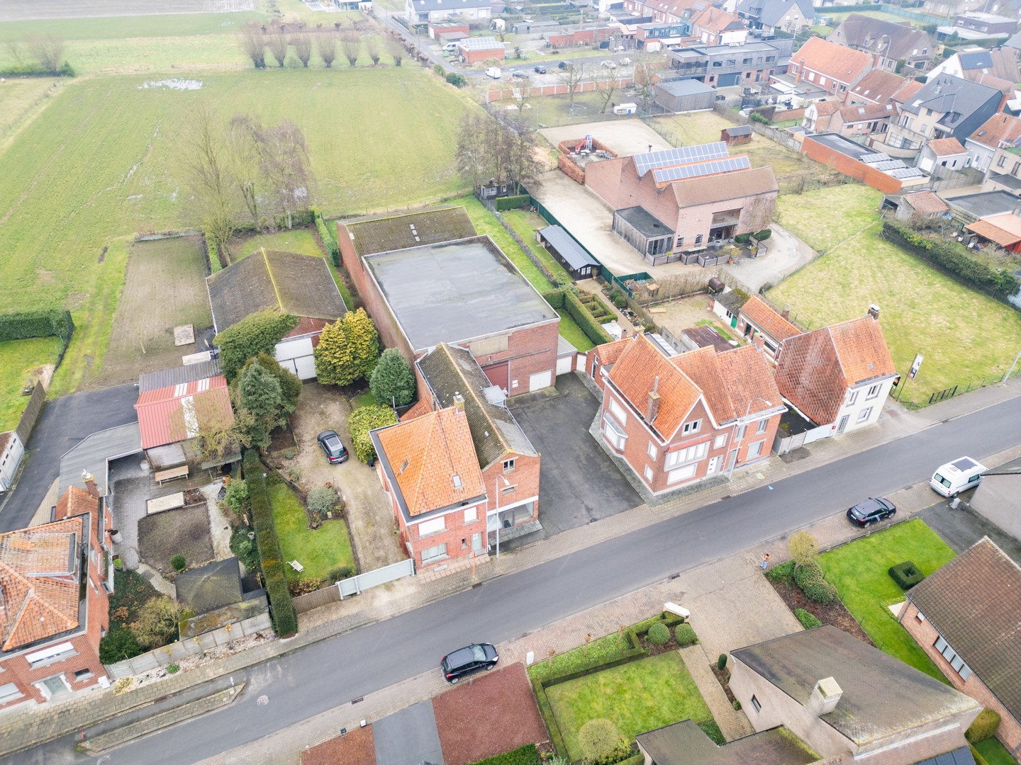 Ruime opslagplaats met voorliggende parkeerplaats te Izegem, Bosmolens - foto 2