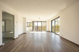 Mooi appartement (+/- 110 m²), rustig gelegen met 2 slaapkamers, dakterras (38 m²) en grote garage inbegrepen! Epc-label: BLigging: rustige ligging...