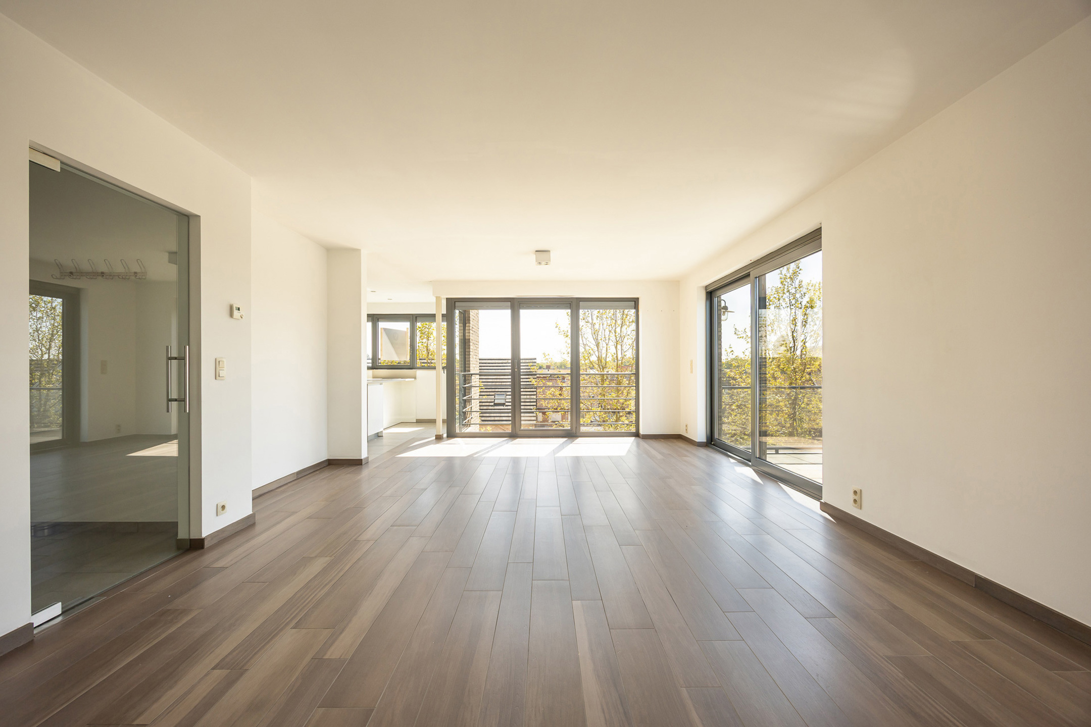 Appartement met o.a. 2 slpks, garage en groot terras. - foto 2