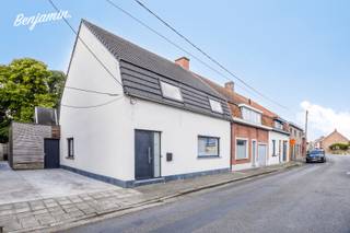 - Ideale ligging: Grote Ieperstraat 91 in Gullegem- Instapklare halfopen woning- Uitstekend EPC: label A! (UC: 3613668)- Volledig en zeer kwalitatief...