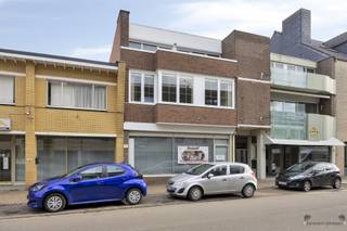 Uniek duplex appartement (> 240 m²) in hart van Neeroeteren zoals je ze zelden vindt🏠 Indeling & ruimtes- Eerste verdiepingBij binnenkomst...