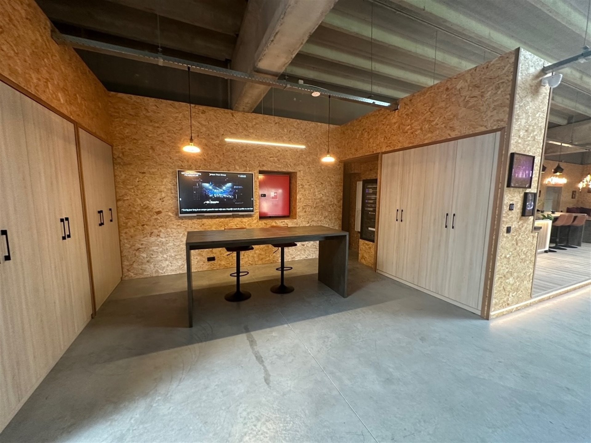 Kantoorruimte circa 150m² + gemene ontvangstruimte, keuken, vergaderzalen... - foto 5