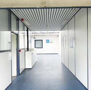 Erg ruim kantoor te huur in het bedrijvenpark ‘De Zillen’, met een makkelijke bereikbaarheid nabij de oprit E17 en E34.Specificaties:- Kantoor opp...