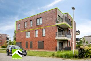 Rustig gelegen in de woonwijk Heuveldal, net buiten het stadscentrum, vind je dit instapklaar appartement op de tweede verdieping.<br /><br />Het appartement is bereikbaar via trap en lift en voorzien van extra brede deuren.<br />Uitstekend EPC 92 of label A.<br /><br />INDELING: <br />x ruime, lichtrijke woonkamer met breed schuifraam naar een mooi zonneterras; <br />x open ingerichte keuken; <br />x slaapkamer 1 (4m52 x 2m95); <br />x slaapkamer 2 (3m75 x 2m95); <br />x badkamer met bad/douche en lavabomeubel met 2 wastafels; <br />x apart toilet; <br />x ruime berging met CV, voorzieningen voor wasmachine en ventilatiesysteem D.<br />x verder een berging in de kelderverdieping.<br /><br />In het gebouw is een gemeenschappelijke fietsenstalling.<br /><br />Momenteel is dit appartement verhuurd. Ook ideaal als investering.<br /><br />📞 Interesse? Plan dan snel een bezoek door te bellen naar 012 23 00 23 of stel je vragen aan roland@immo-leroi.be.