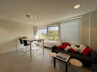 Bureaux prêts à l'emploi de 399 m² à louer à un emplacement unique, à 2 km du centre de Gand et à 2 minutes à peine de l'autoroute E17-E40.L'espace...