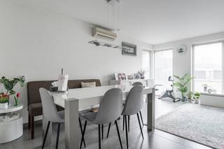 Dit lichtrijke en goed onderhouden appartement bevindt zich op een centrale ligging in het hart van Pelt, met winkels, scholen en openbaar vervoer...