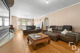 In het pittoreske Stavele vinden we deze karaktervolle, losstaande woning met carport.Deze woning is ideaal gelegen voor iemand die een...