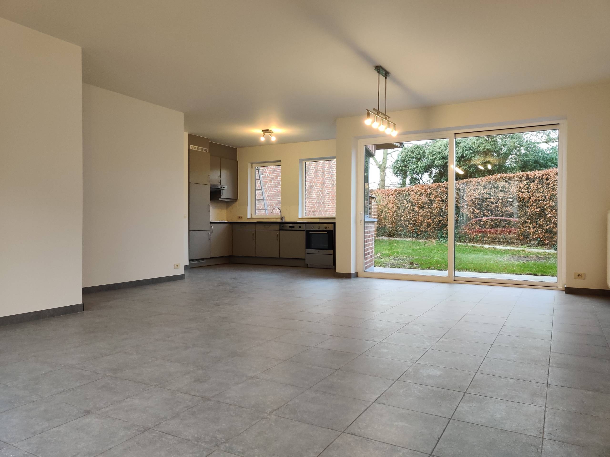 Mooie woning met 3 slaapkamers, tuin en garage - foto 3