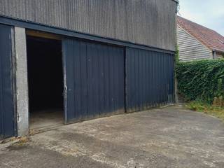 Ruime loods te huur in het centrum van Staden.<br />Kan gebruikt worden op opslagruimte.