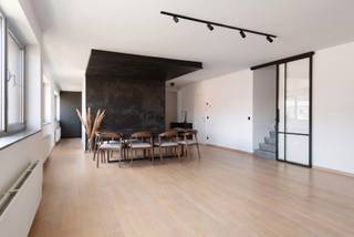 Located on the fourth floor and accessible by elevator, this apartment is entered via a well-maintained entrance hall. The hall opens onto a...