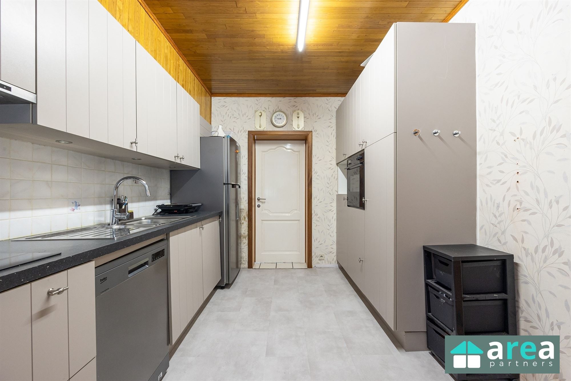 Opbrengsteigendom met 2 appartementen en 2 garages! - foto 3