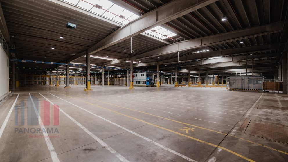 4.460 m² logistiek magazijn nabij de E42 - foto 4