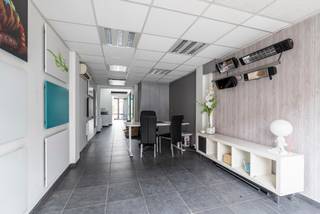 Ruim pand met optie tot één woningDit centraal gelegen pand biedt een unieke kans voor wie op zoek is naar een ruime woning met een tuin, maar ook...