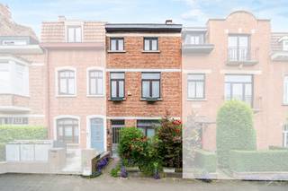 AUDERGHEM - We Invest is pleased to present this lovely 4-bedroom family home, ideally located on a quiet one-way street, within immediate...
