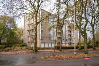 HOBOKEN | RESIDENTIE ZWALUWENHOF | INSTAPKLAAR APPARTEMENT MET TWEE SLAAPKAMERS EN GARAGE | EPC B |Indeling als volgt: inkomhal - woonkamer -...