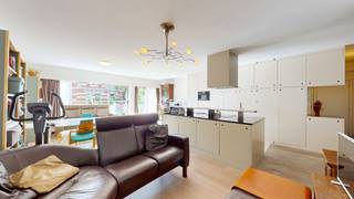 Op een steenworp afstand van de Europese instellingen en Square Ambiorix, op de 4e verdieping van een goed beheerd gebouw, prachtig appartement met...