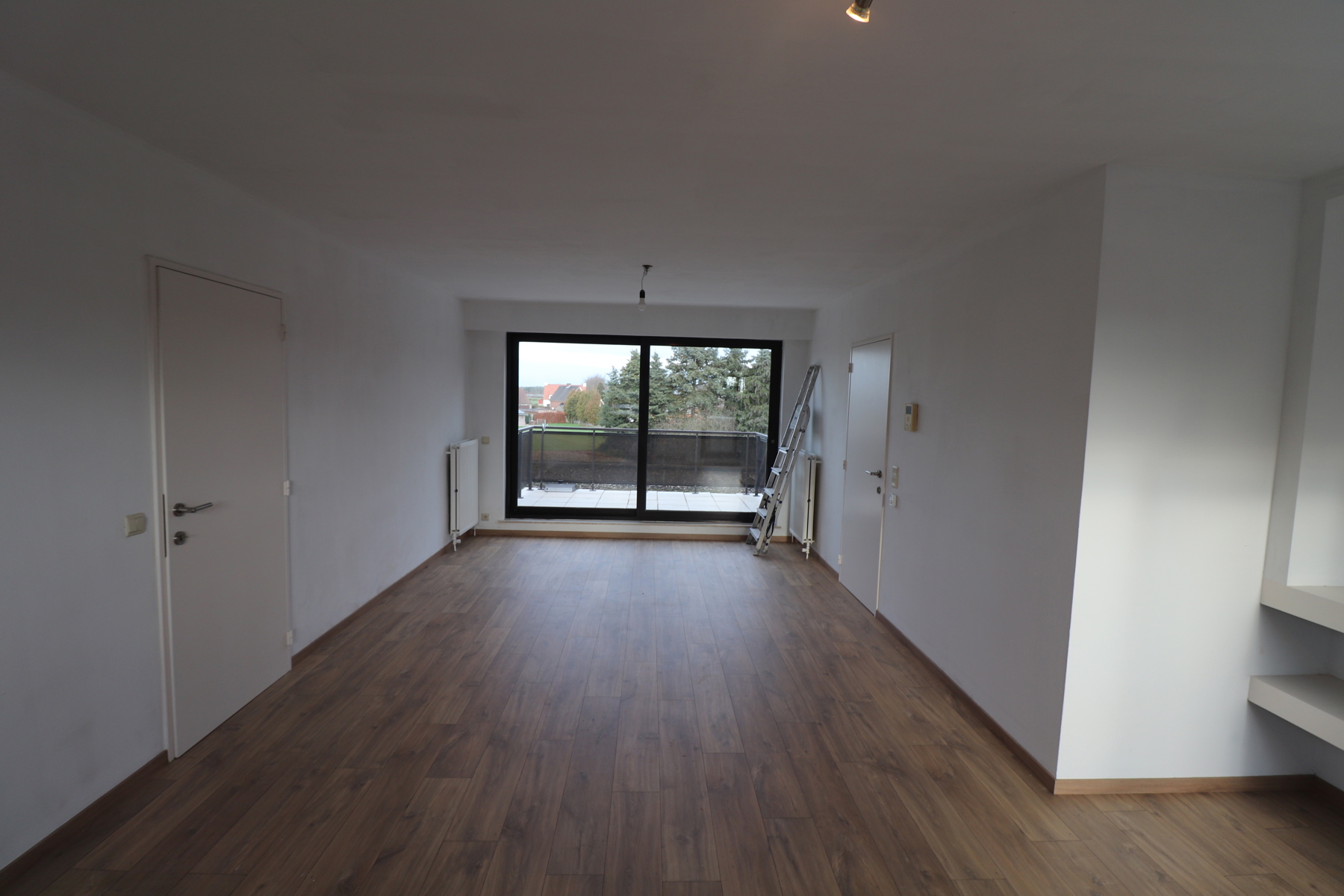 Recent gerenoveerd dakappartement met balkon, terras en garage. - foto 4