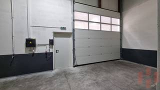 KMO-units te huur op een gerenoveerde site in Hasselt. Elke unit beschikt over een sectionaal poort en heeft een vrije hoogte van ca. 7m. Zeer...