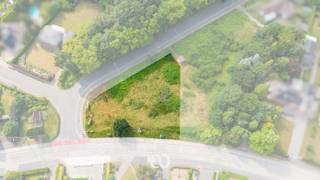 Ben jij op zoek naar een interessante projectgrond in het centrum van Oudenaarde? Gevonden!<br /><br />Deze ruime bouwgrond van meer dan 1.800 m² is gelegen in de Gentstraat en biedt heel wat potentieel voor wie op zoek is naar een project of ontwikkeling op een centrale en vlot bereikbare locatie. Dankzij de ligging vlakbij het stadscentrum, winkels, scholen en belangrijke invalswegen combineert dit perceel een strategische positie met een sterke toekomstwaarde.<br /><br />Een ideale opportuniteit voor wie wil investeren of bouwen in een goed gelegen en gevestigde omgeving.<br /><br />Lijkt dit perceel wel iets voor jouw project? Aarzel dan zeker niet en contacteer ons vandaag nog voor meer informatie!