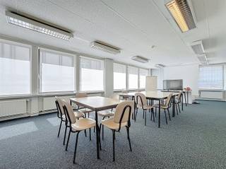 BEZOEK? Contacteer ons op het nummer 09.225.00.78. Op zoek naar een flexibele kantoorruimte op een toplocatie? Deze ruime en open kantoorruimte...