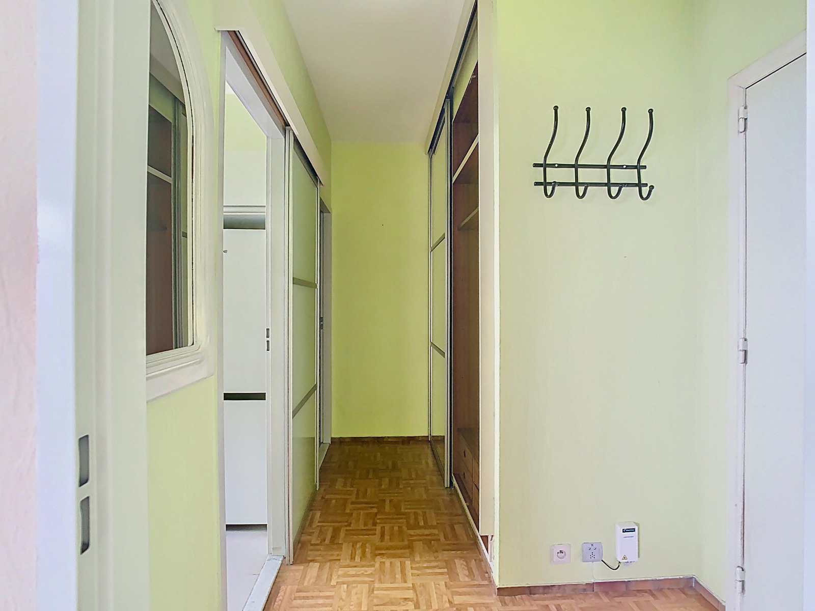 Instapklaar appartement met 1 SLPK én GROOT Terras! - foto 3