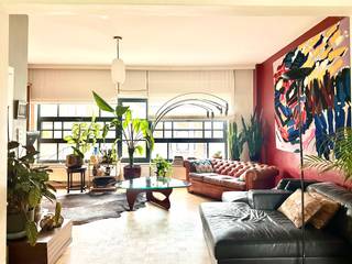 Ruime bel-etage met zonnige tuin en 4 slpk in de Pulhofwijk<br /><br /><br /><br />Kijkdag uitsluitend op afspraak op 5 en 6 juni tussen 10u en 18u.<br /><br />Er wordt gewerkt met een biedingsprocedure. Biedingen kunnen worden uitgebracht tot maandag 8/06 11u.<br /><br />Interesse in deze ruime en instapklare woning op toplocatie?<br />Contacteer ons voor uw bezoekmoment op k.dotremont@gmail.com<br /><br /><br /><br />In de Rysheuvelsstraat 80 te Berchem bevindt zich deze verrassend ruime bel-etagewoning (±210 m²) met zuid georiënteerde tuin (±90 m²), oprit en garage met sectionale poort.<br /><br />Deze lichtrijke en energiezuinige woning combineert ruimte, comfort en een uitstekende ligging in de gegeerde Pulhofwijk — ideaal voor gezinnen, thuiswerk of een combinatie wonen/werken.<br /><br />Op het gelijkvloers bevindt zich naast de garage een polyvalente ruimte met directe toegang tot de tuin, momenteel ingericht als atelier. Perfect als praktijkruimte, bureau, hobbyruimte of extra leefruimte.<br /><br />De eerste verdieping biedt een lichtrijke leefruimte met woonkamer, eetkamer en halfopen keuken. Aansluitend bevindt zich een terras met trap naar de zonnige tuin, alsook een gastentoilet.<br /><br />Op de tweede verdieping bevinden zich 4 volwaardige slaapkamers en een badkamer, vernieuwd in 2021, uitgerust met inloopdouche, wastafel en toilet. Dankzij de recent vernieuwde lichtkoepels (mei 2026) geniet de woning van bijzonder veel natuurlijke lichtinval.<br /><br />Extra troeven:<br /><br />* Zuid georiënteerde tuin<br />* Oprit en garage<br />* Volledig onderkelderd<br />* Veel mogelijkheden voor praktijk of thuiswerk<br />* Nieuwe hoogrendementsketel (2024)<br />* Vernieuwd en geïsoleerd dak (2026)<br />* Bijkomende buitenmuurisolatie (2025)<br />* Zonnepanelen en laadpaal (2026)<br />* EPC B – 163 kWh/m²<br /><br /><br />