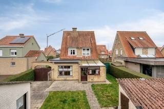 Dit vrijstaand huis in de Splethagestraat biedt een unieke kans voor wie droomt van een renovatieproject op een toplocatie in hartje Oostkamp. U...