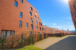 Recent en energiezuinig appartement (2019) op de eerste verdieping op een toplocatie te Lier, wijk 'Het Looks', bestaande uit: inkomhal met...