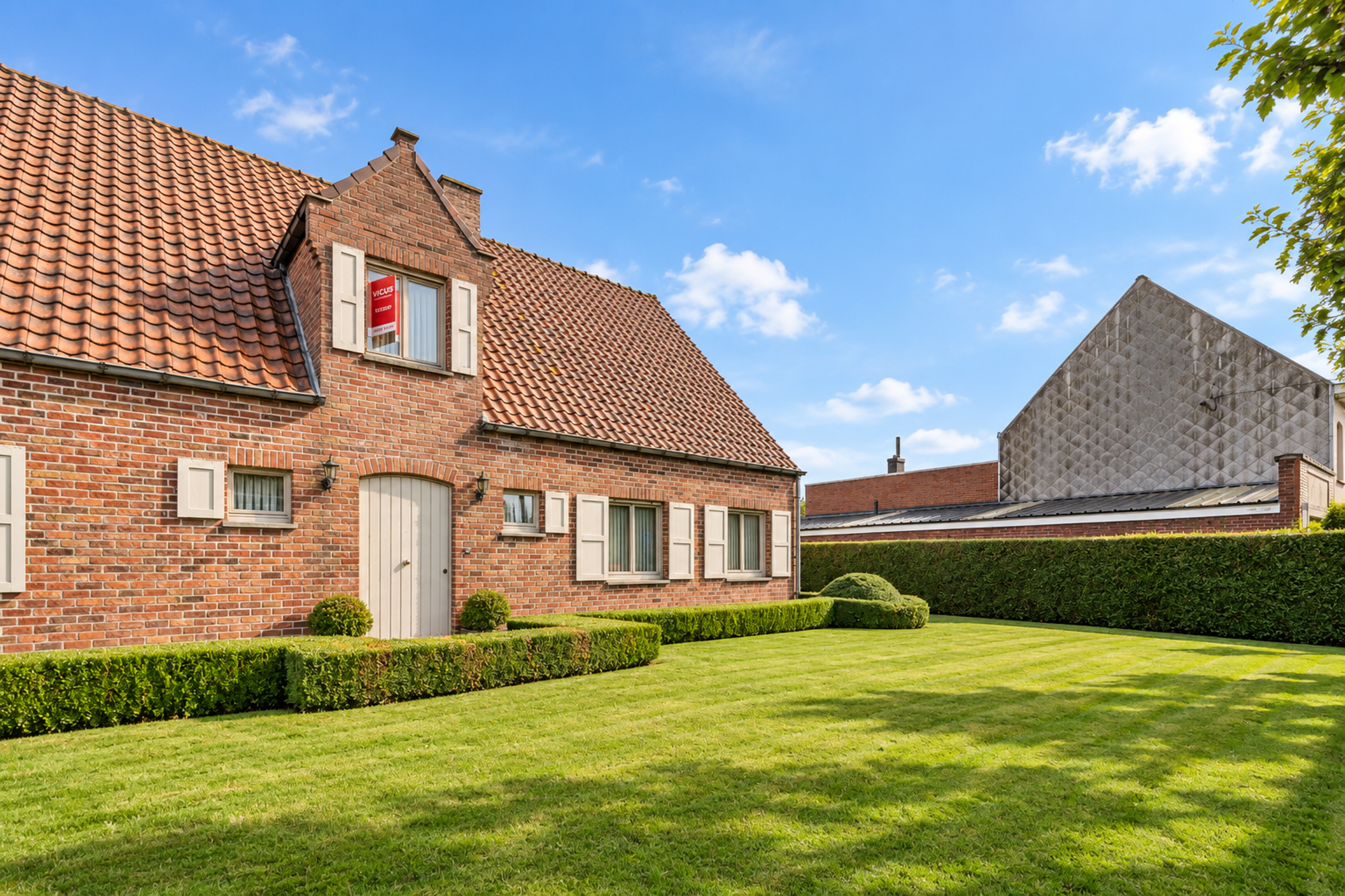 Ruime woning met 4 slaapkamers, dubbele garage en grote tuin - foto 5