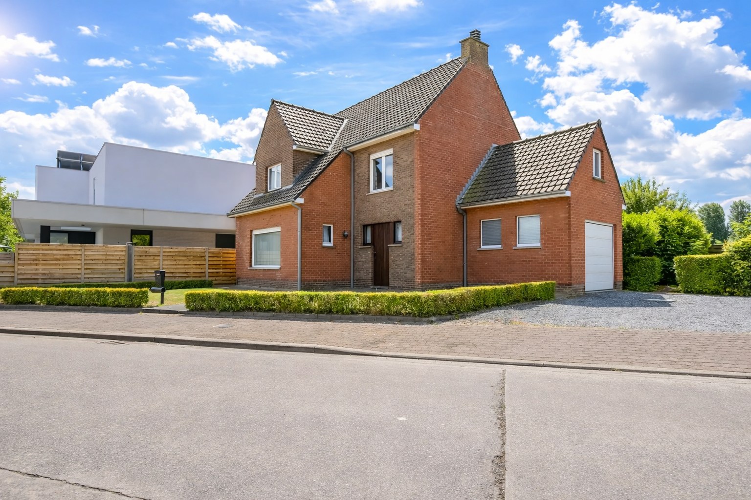 Alleenstaande woning in het centrum van Torhout! - foto 2