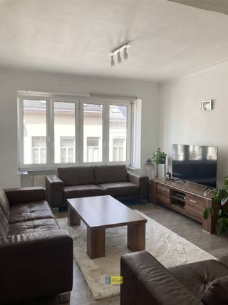 Op zoek naar 4 slaapkamer appartement met ruim terras in Oud-Berchem?Dan nodigen we je graag uit in de Van Hombeekstraat. Vooraan hebben we zicht op...