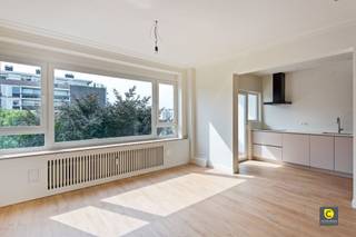 Appartement élégant et entièrement rénové de 3 chambres à coucher au 5ème étage - prêt à emménager et ensoleilléAu cœur de Berchem, dans un endroit...