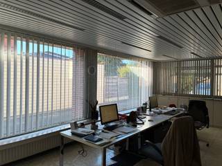 Magazijn (ca. 114m²) met kantoor (ca. 206m²) te huur in het centrum van Bissegem. Het pand heeft een vlotte bereikbaarheid met de R8 alsook met...