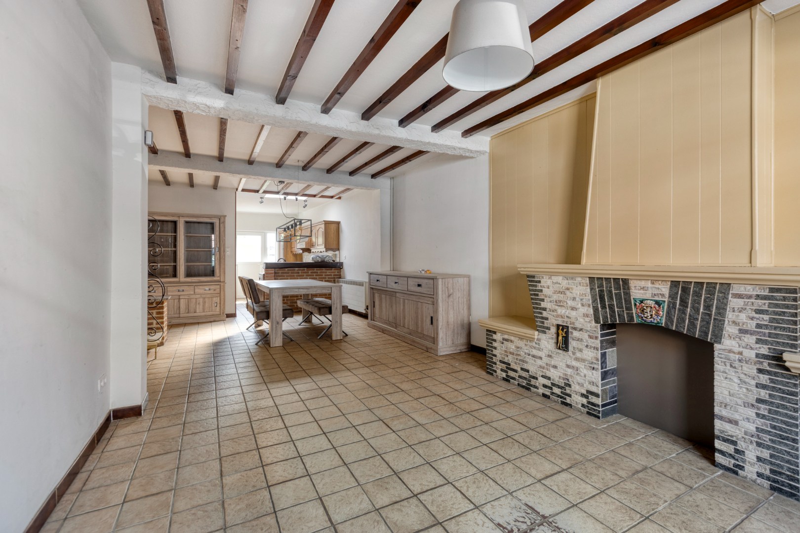 Gezellig ingerichte woning met hobbyruimte en tuin + toegang achterom - foto 2